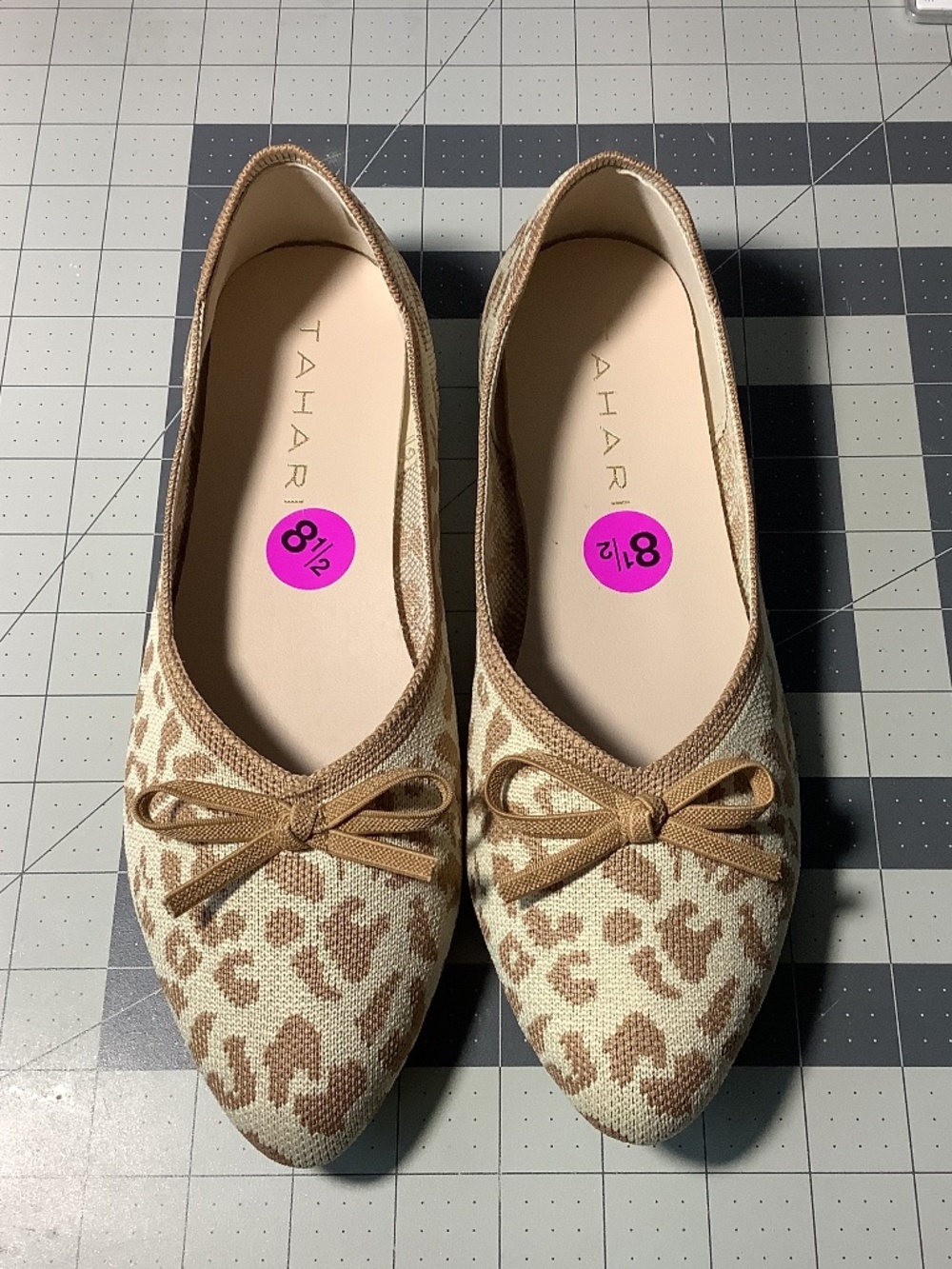 Tahari Women Shoes, Size 8.5, Cream and Brown Color